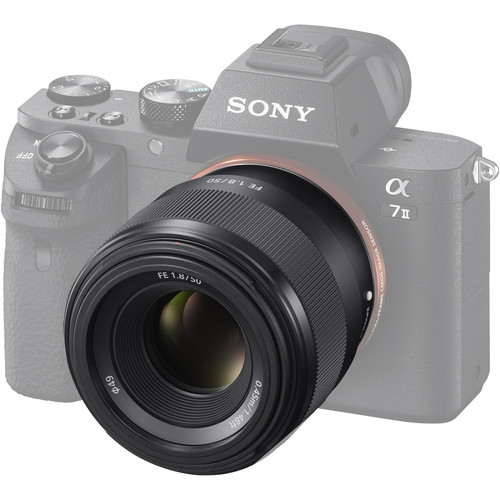 لنز سونی Sony FE 50mm f:1.8 روی دوربین